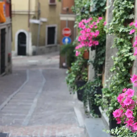 Leoni 7 - By Lovecomo بيت للعطل ميناجيو